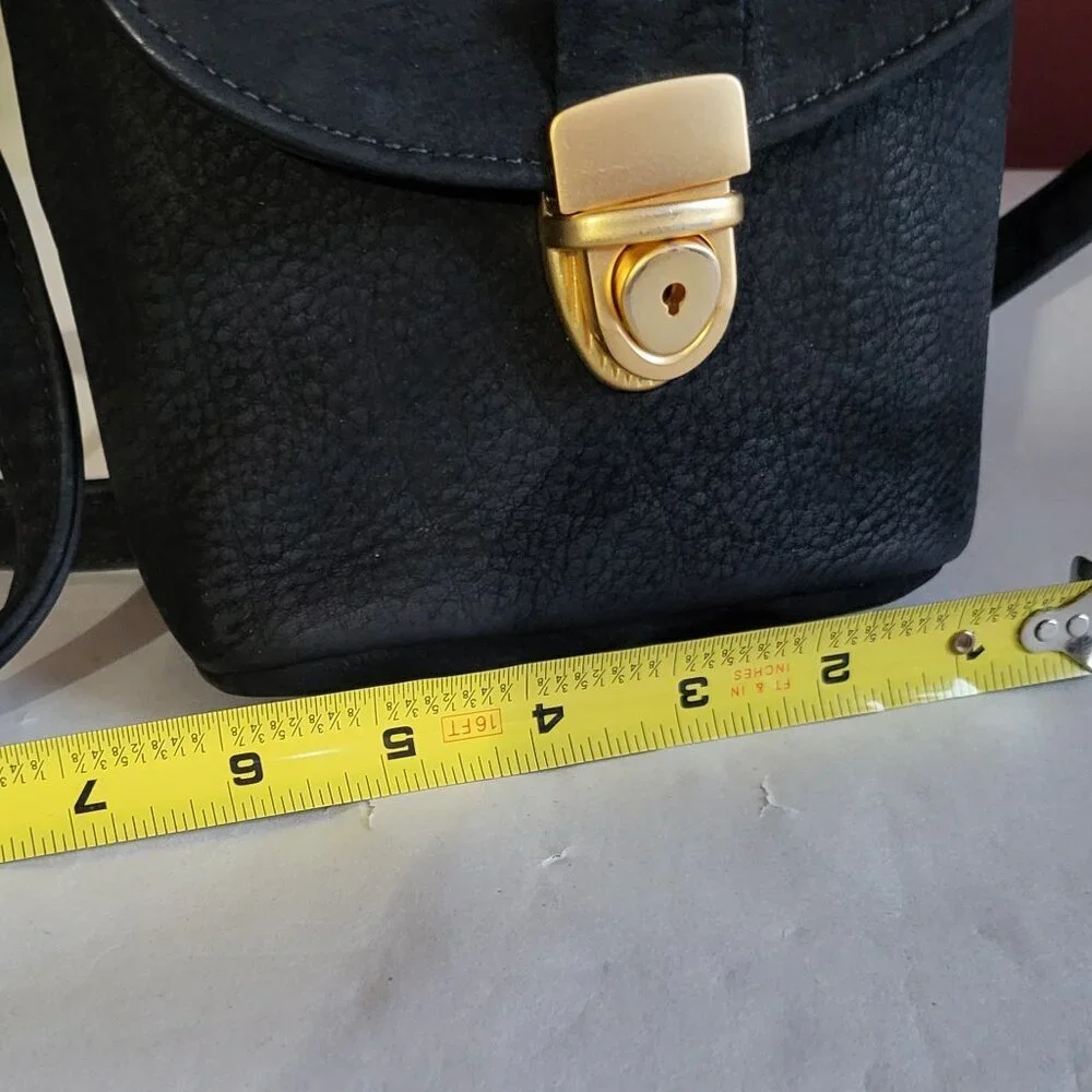 VINTAGE PARK AVENUE INTERNATIONAL BLACK LEATHER SUEDE CROSSBODY BAG